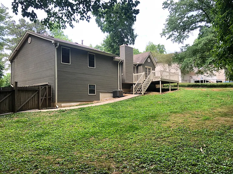 329 Harris Oaks — Photo 8