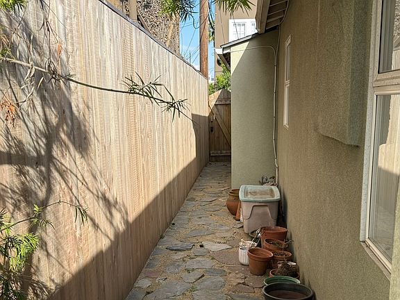 5th image of 710 Pacific Ave