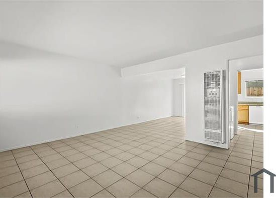 5th image of 3177 Locke Dr