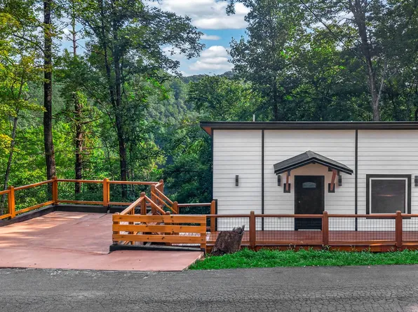 741 Ski View Ln, Sevierville, TN 37876