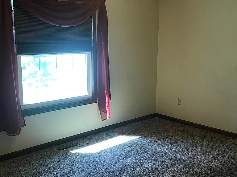 904 Fort Ct — Photo 6