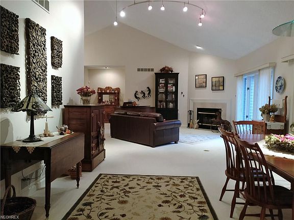 3rd image of 251 Lake Pointe Dr