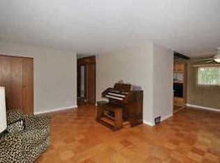 1067 Clark Ln, Des Plaines, IL