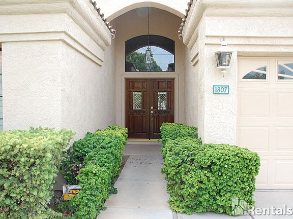 2nd image of 1807 E Lakecrest Dr