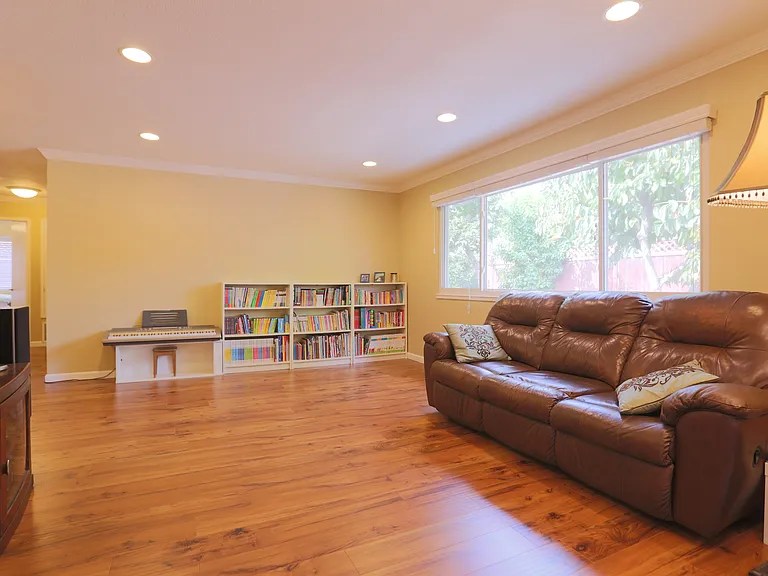 277 Los Palmos Way — Photo 2