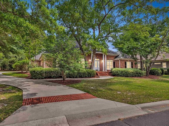 2nd image of 60 Highwood Circle