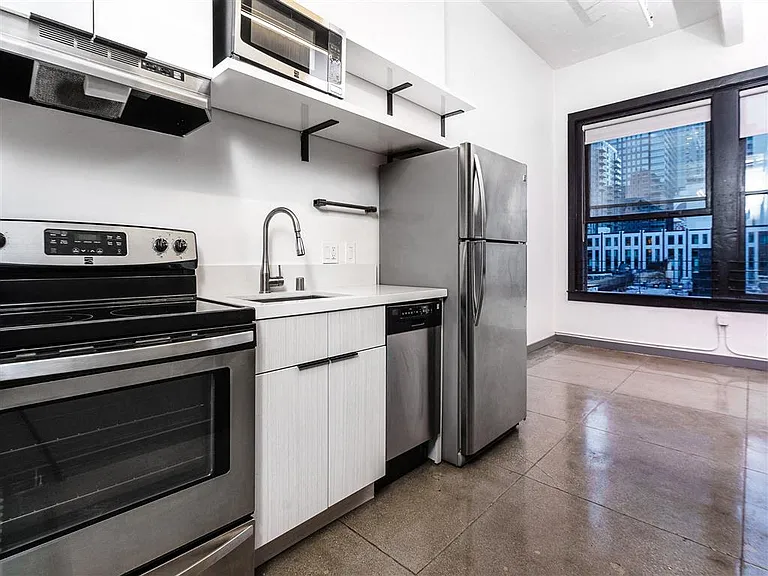 The Broadway Lofts — Photo 25