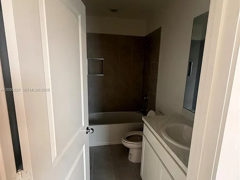 1318 NE 4th Ave #1318 — Photo 8