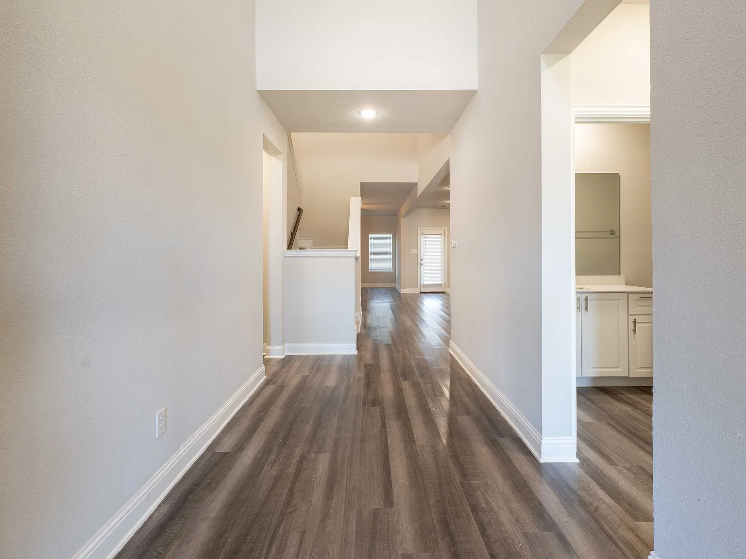 4 bed, 2360 sqft, $2,450 — Photo 3