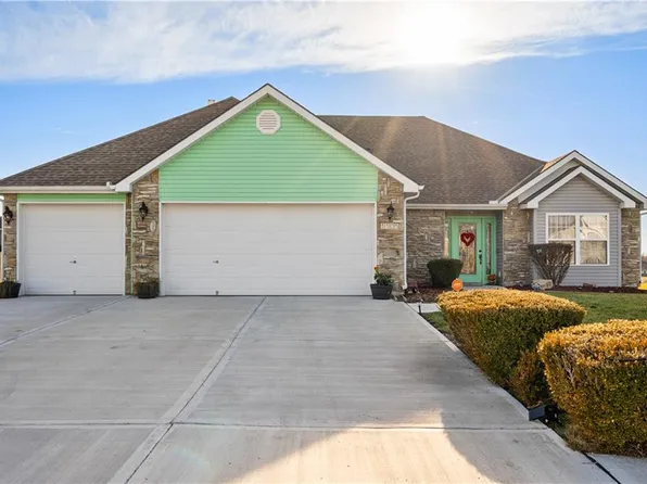 1105 Carlisle Dr, Raymore, MO 64083