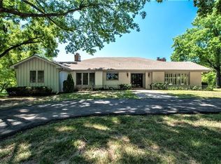 616 Ridgeway Dr, Liberty, MO 64068