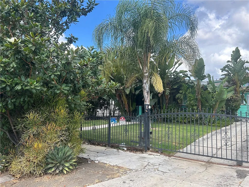 4727 Oakwood Ave — Photo 3