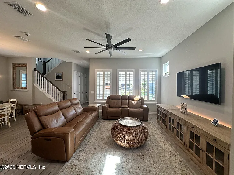 228 Dalton Cir — Photo 10