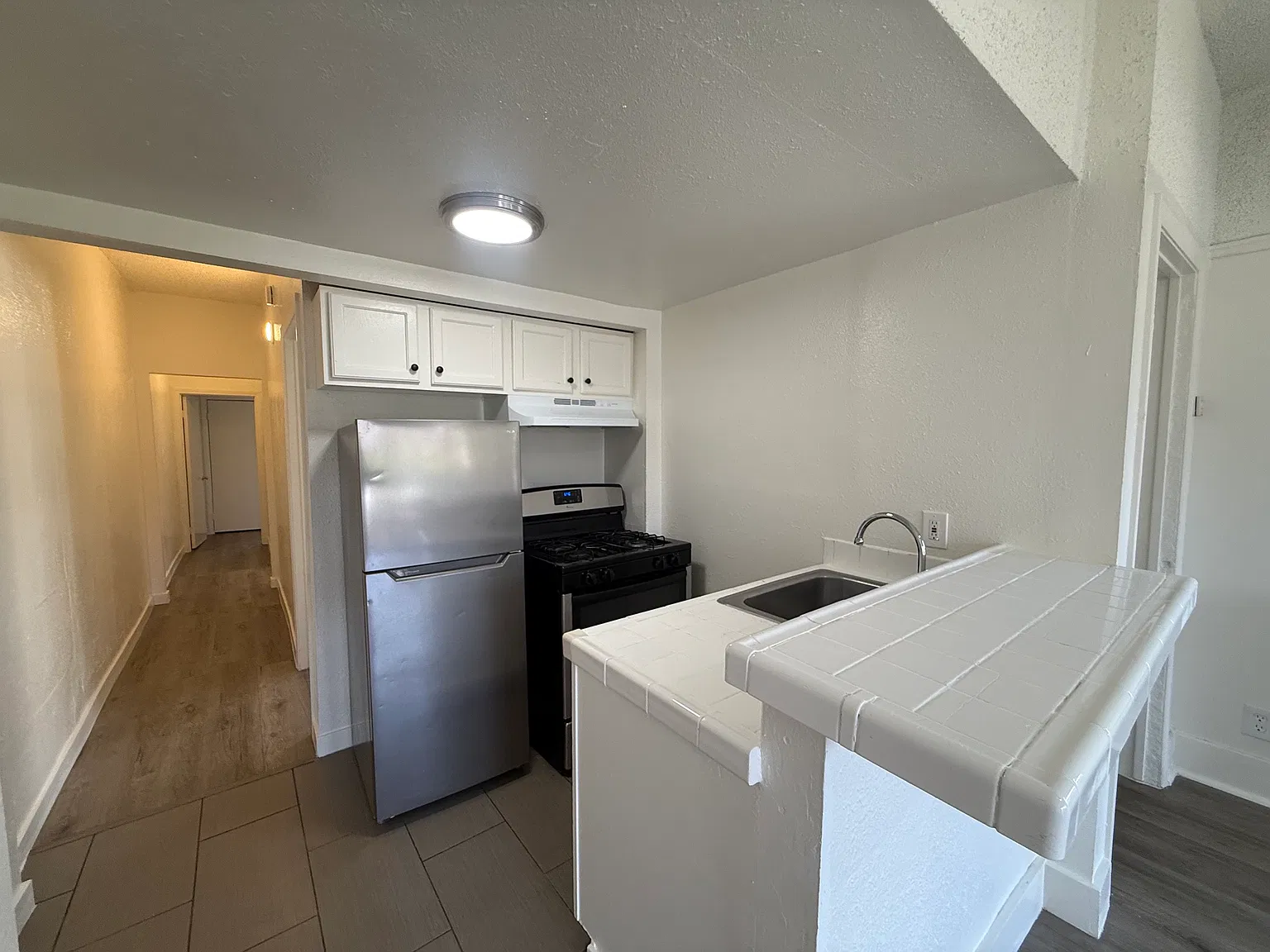 2 bed, 950 sqft, $1,950 — Photo 3