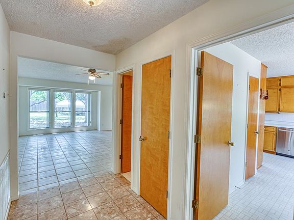 5th image of 205 Pecan Dr.