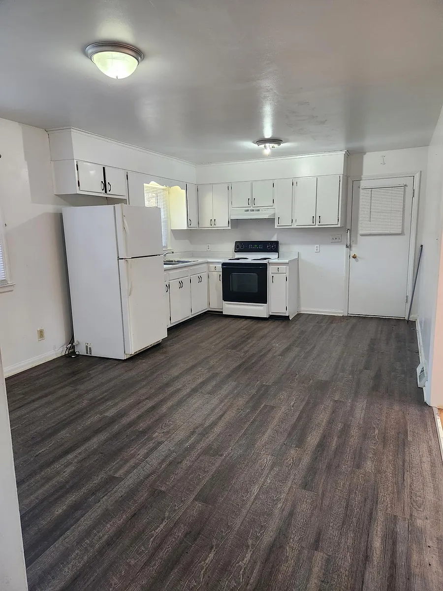 Spacious full kitchen with dishwasher included - 1321 N Lafayette St