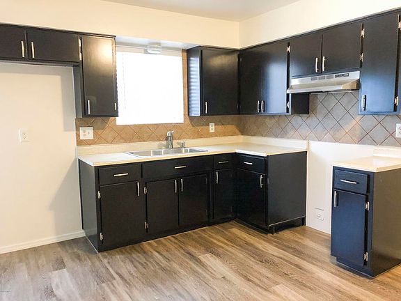 3rd image of 463 E 10th Ave