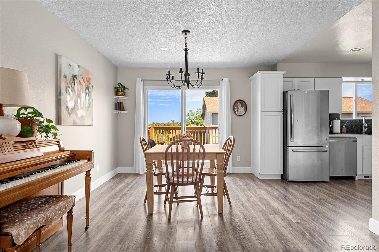 3 bed, 1260 sqft, $2,500 — Photo 4