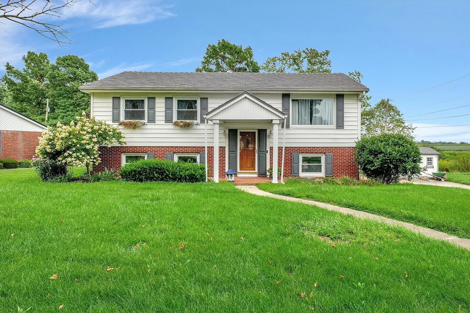 5 Lakeview Dr photo 1