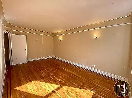 3rd image of 3279 44th St #4F