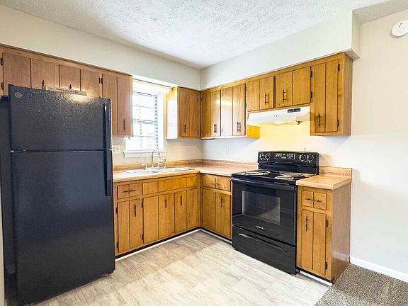 5th image of 404-19 Thompsonville Ln