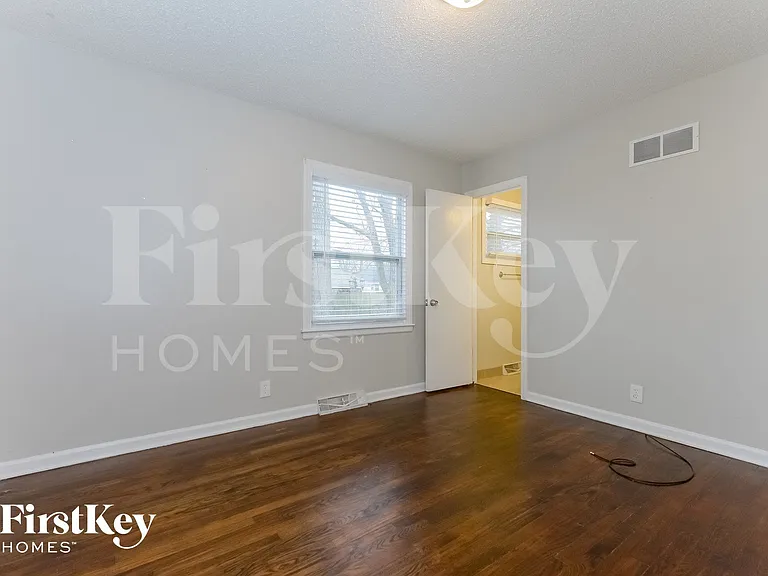 210 Berry Ave — Photo 7