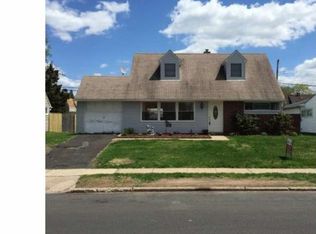 70 Kraft Ln, Levittown, PA 19055