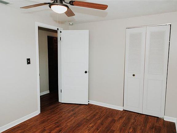 4th image of 708 Starke Lake Cir