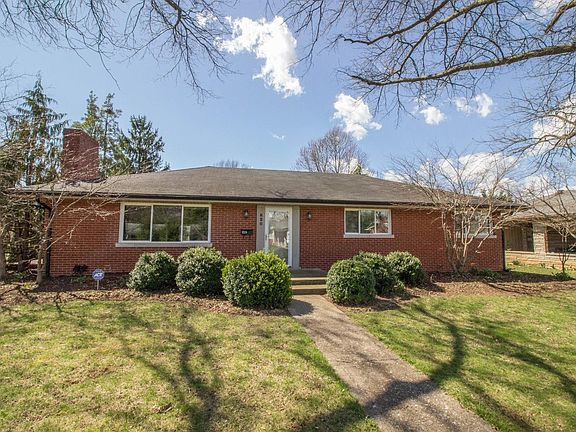 2nd image of 820 Celia Ln