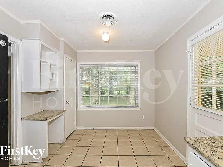 5819 Fox Lair Ave — Photo 10
