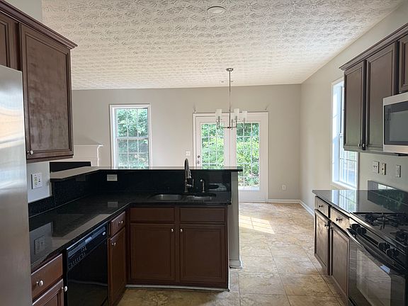 3rd image of 1100 Clairidge Ln