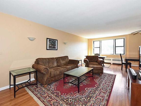 5th image of 2 Birchwood Ct APT 5C