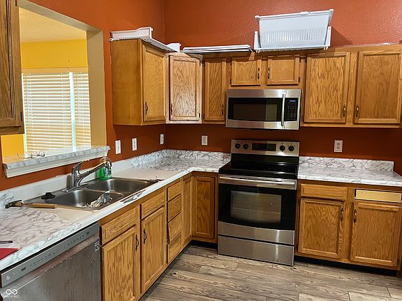 5th image of 19277 Fox Chase Dr