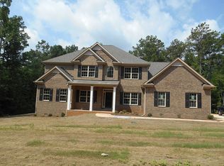 470 Emerald Lake Dr, Fayetteville, GA 30215