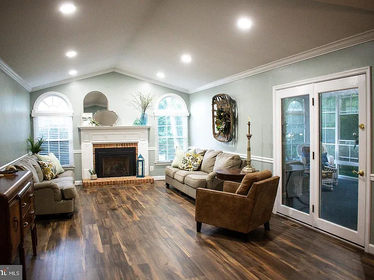 105 Westmoreland Ct — Photo 4