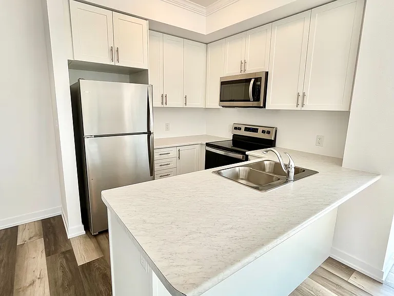 460 Dundas St E #602 — Photo 4