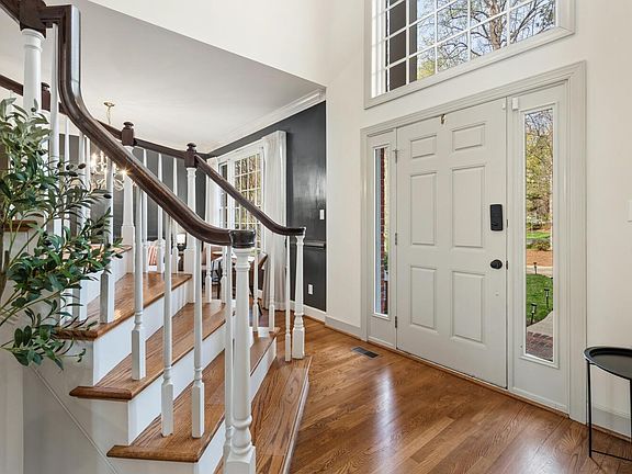 5th image of 527 Grand Oak Dr