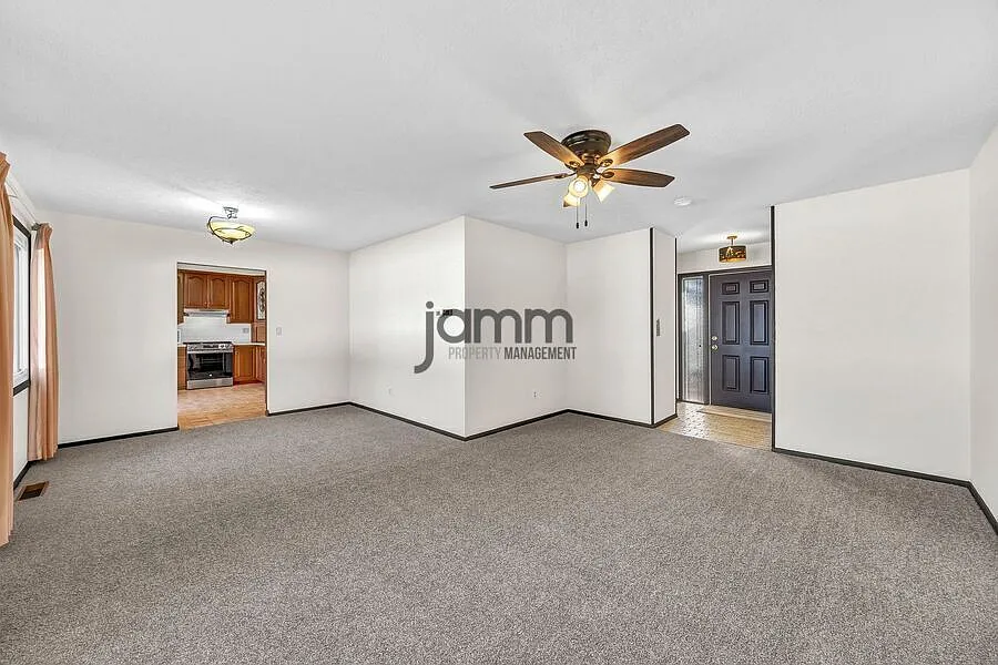 Gorgeous Home in North Ridgeville! — Photo 3