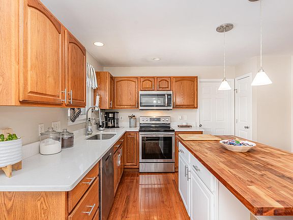 4th image of 9283 Hardwicke Ln