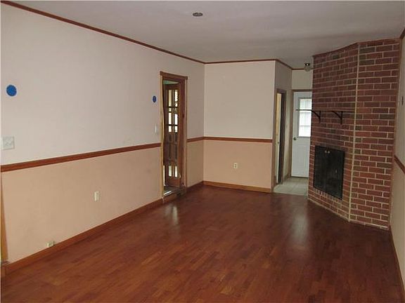 Family Room has Chair rail....