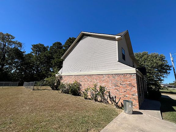 3rd image of 1905 Cordie Dr