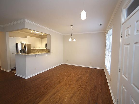 4th image of 69 Stone Hill Ct