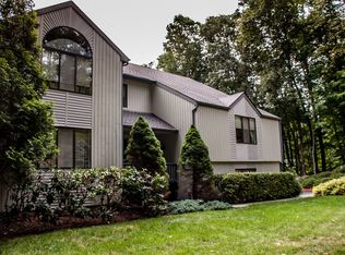 10 Douglas Ln, New Fairfield, CT 06812