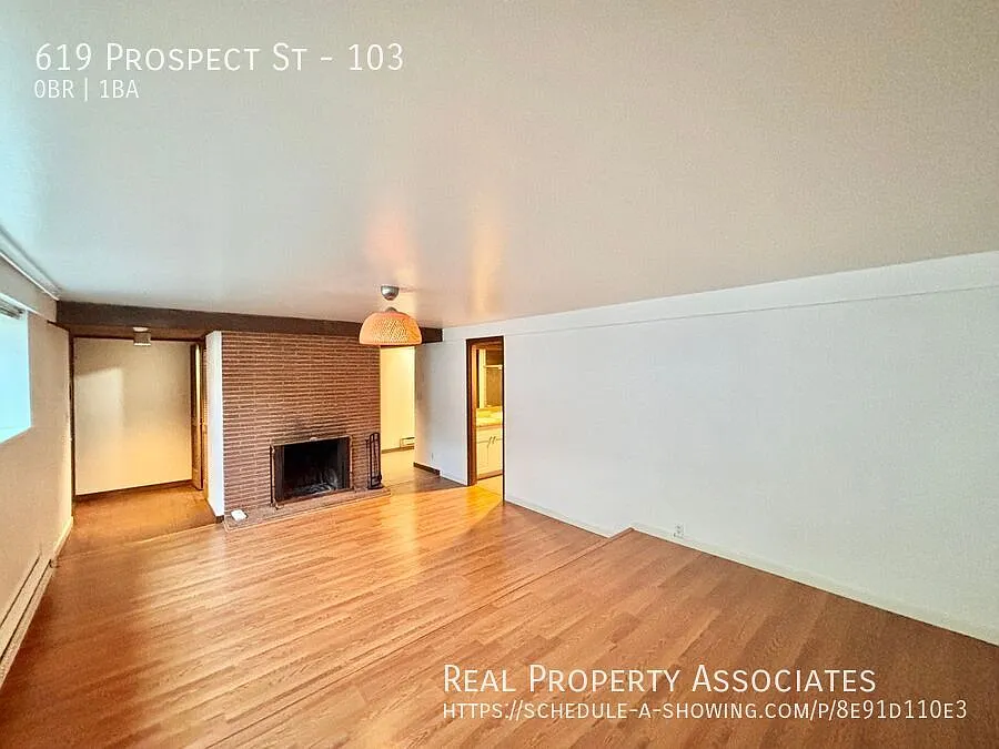 Spacious Queen Anne Studio Prime Location & Classic Charm — Photo 4