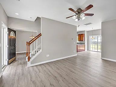 5th image of 712 E Camelton Dr