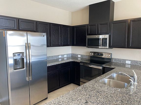 3rd image of 9262 Yonath St