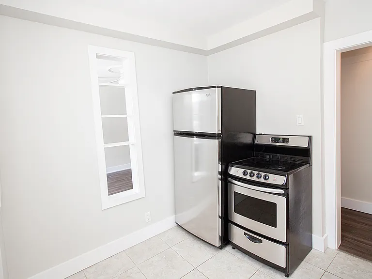 305 Marion St #3 — Photo 5