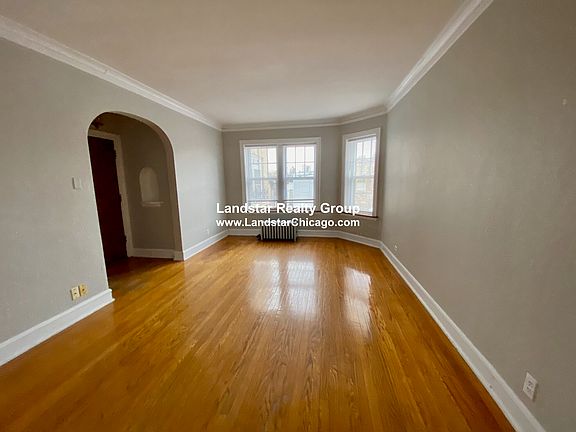 2nd image of 1424 W Thome Ave APT 3C