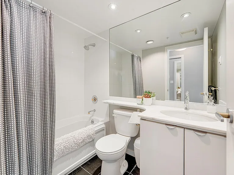 837 Hastings St W #1605 — Photo 9