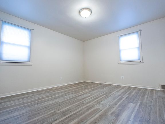 4th image of 14 Stoneleigh Ave APT 2